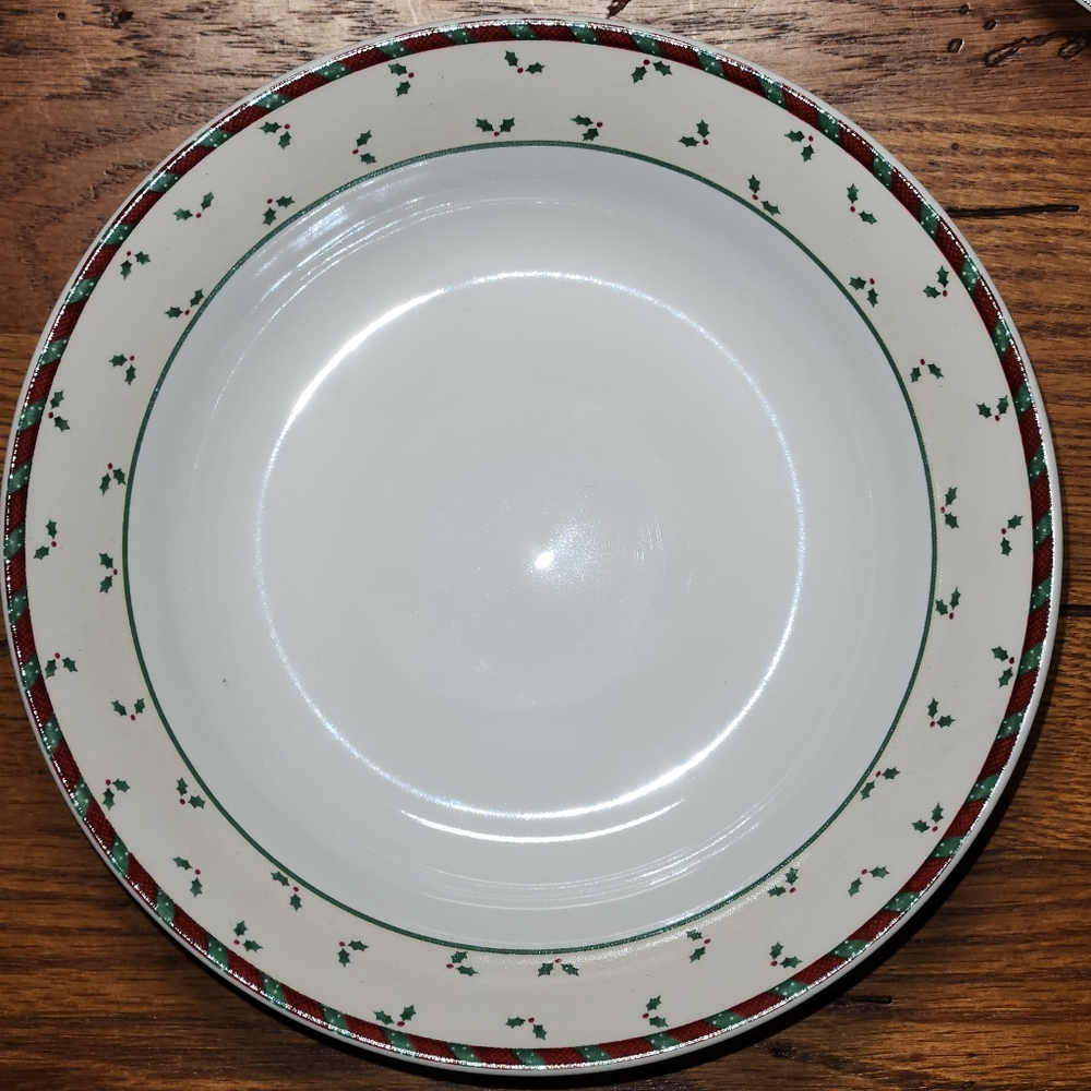 Debbie Mumm Sakura “Santa’s Spirit” Soup / Cereal Bowl – 2001 Oneida Holiday